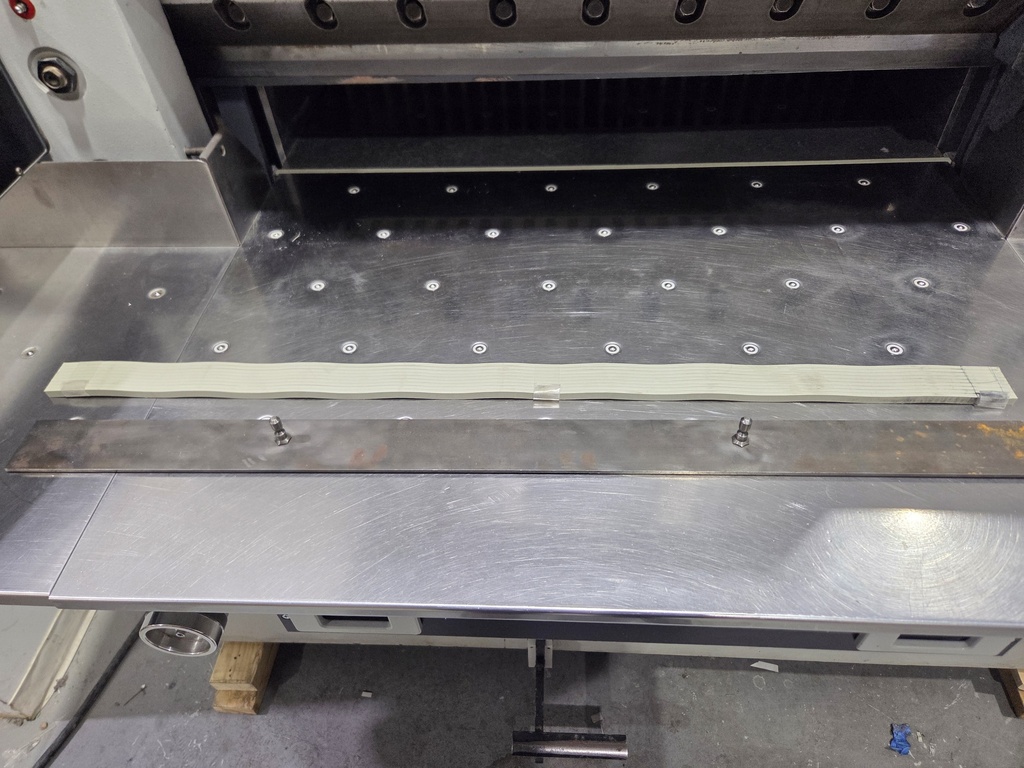 Used Schneider Senator E-line 92 Paper Guillotine 7